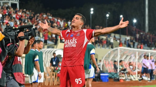 Carlos Franca lakukan selebrasi usai Persijap Jepara menang perdana.