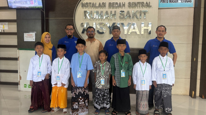 Sejumlah peserta khitanan massal rangkaian Milad RS Aisyiyah Kudus