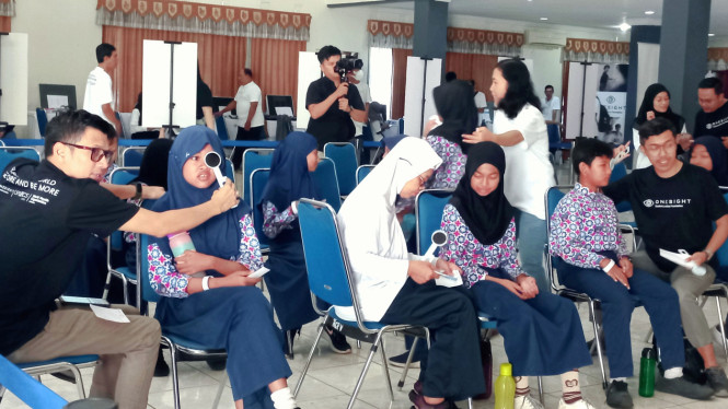 Pemeriksaan mata dalam MMO Vision Screening Event