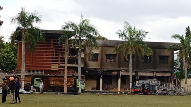 Kantor SPKT Polda DIY hangus terbakar