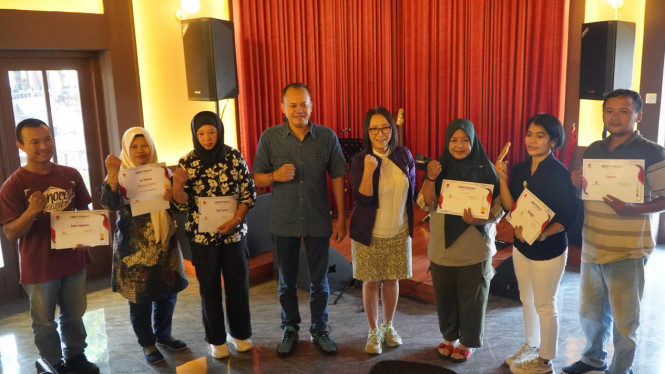 Penghargaan 6 Pegawai Berprestasi PT Taru Martani