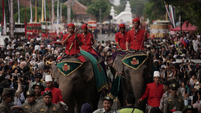 Pasukan Gajah mengawal Grebeg Maulid Kraton Yogyakarta