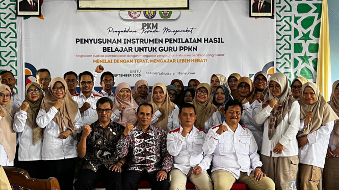Dosen UNY latih guru Banyumas