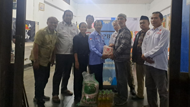 Polda DIY salurkan sembako pada buruh di Yogya