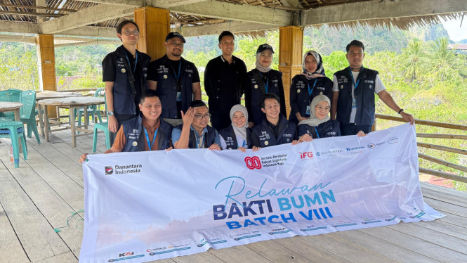 Pegawai PT SUCOFINDO dalam bakti BUMN Batch VIII