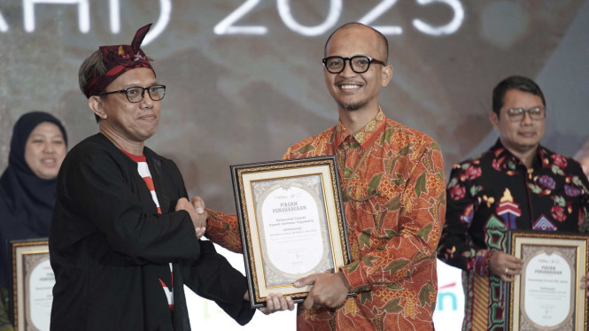 Koordinator Kehumasan Pemda DIY Ditya Nanaryo Aji terima piagam AHI