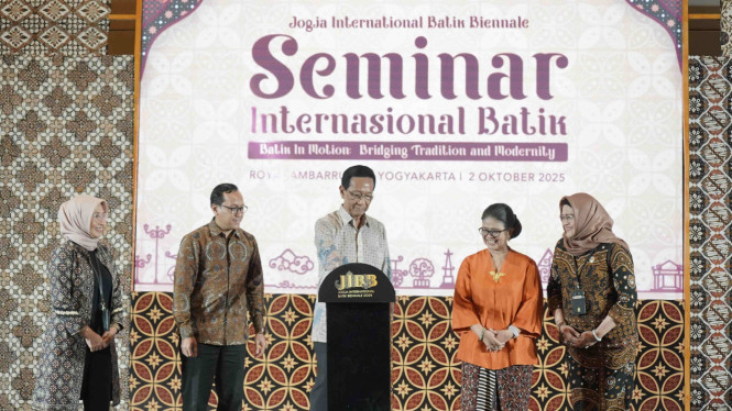 Pembukaan Seminar Internasional JIBB 2025