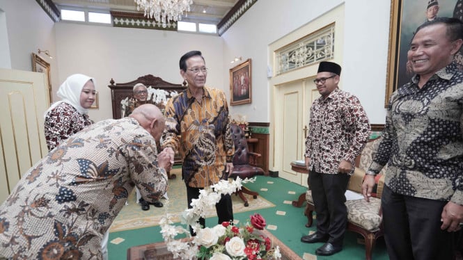 Bupati dan tokoh masyarakat Batang sowan Sultan HB X