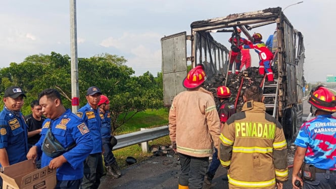 JNE Klarifikasi Truk Terbakar di Tol KM 506 Karanganyar