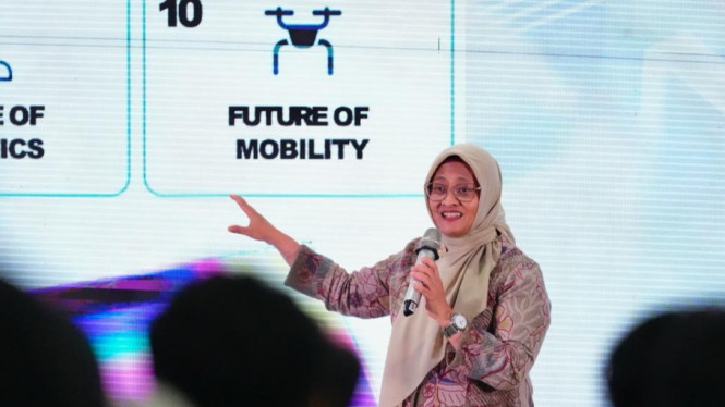 Dirut Telkom , Dian Siswarini saat berbicara di UMY