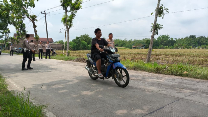 Polisi Lakukan Olah TKP Kecelakaan di Sragen