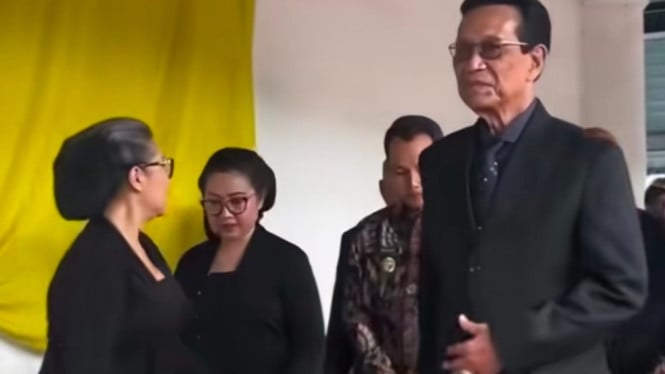 Sri Sultan Takziah ke Keraton Kasunanan