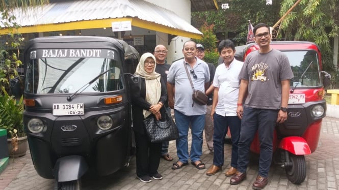 Bajaj Maxride tanggung di perbukitan