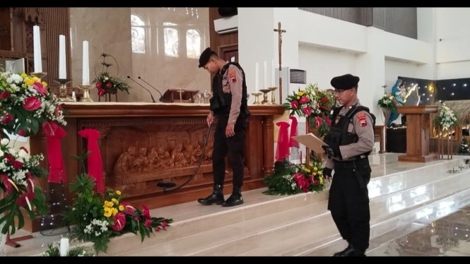 Polres Karanganyar sterilisasi Gereja jelang Misa Natal