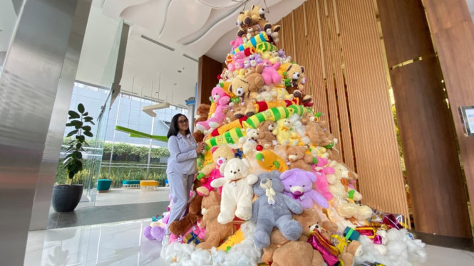HARRIS-POP pilih Pohon natal boneka