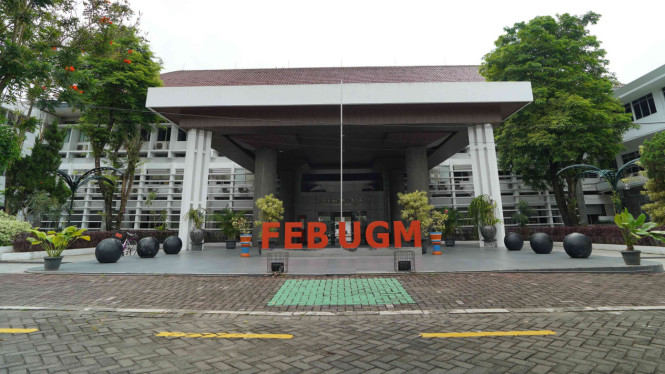 Fakultas Ekonomika dan Bisnis Universitas Gadjah Mada
