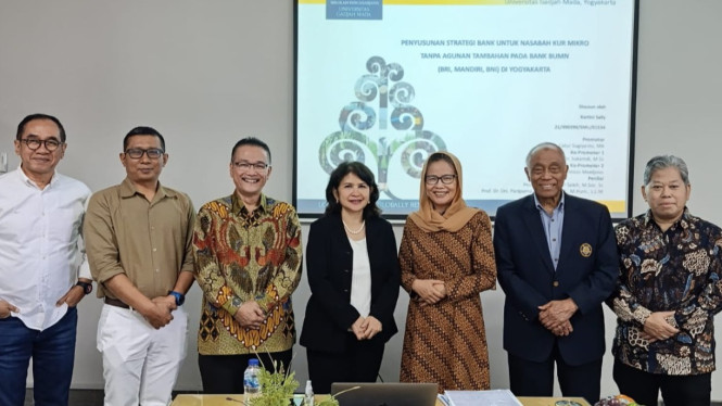 Kartini Sally bersama akademika UGM