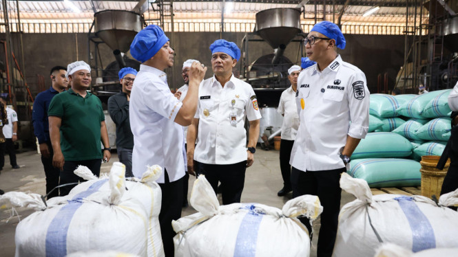 Kisah Sukses Anak Transmigran Asal Jawa Tengah