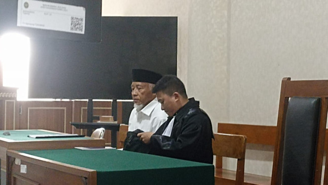 Sri Purnomo (berbaju putih)