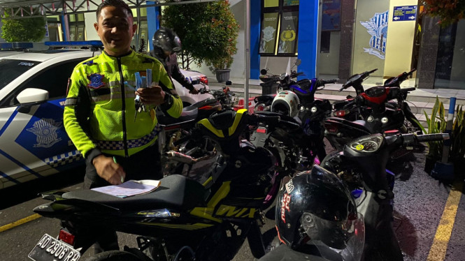 15 motor knalpot brong ditilang