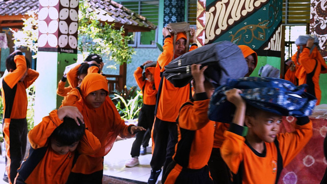 Pelajaran tanggap bancana di sekolah dasar