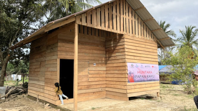 Huntara di Aceh dengan material kayu hanyut