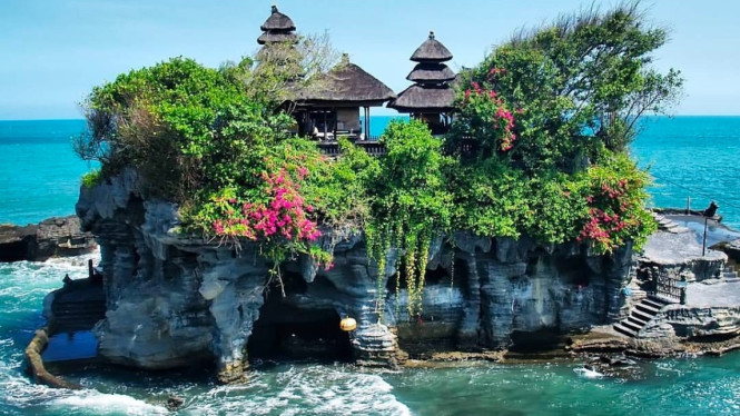 Ular Suci Tanah Lot