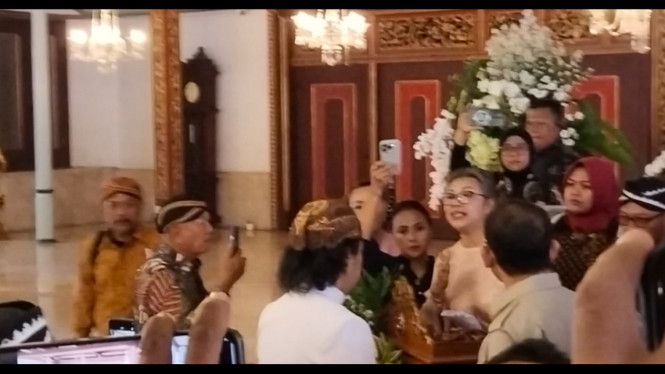 Acara Menteri Kebudayaan di Keraton Solo Sempat Terhenti Akibat ...
