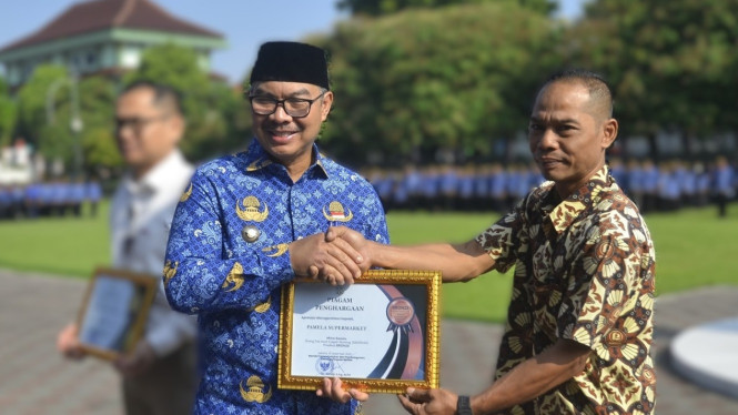 Penghargaan kepada mitra swasta