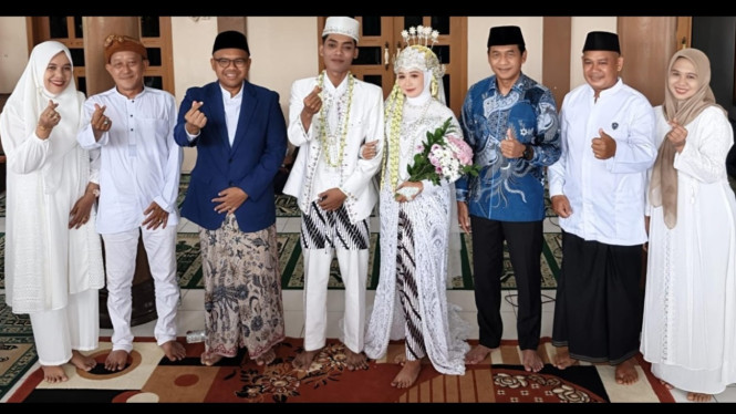 Bupati Batang Faiz Kurniawan dan Wabup Suyono jadi saksi nikah
