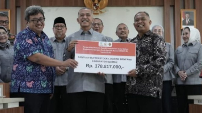 Komisi VIII DPR RI serahkan bantuan ke Sleman