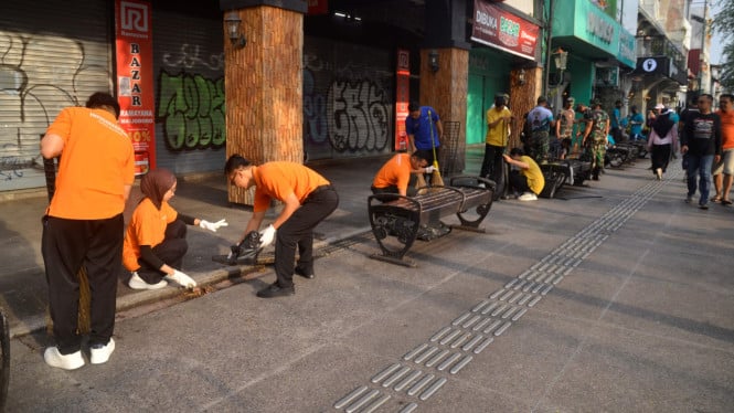 Gotong-royong membersihkan Malioboro