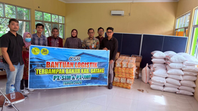 Bantuan logistik korban banjir Batang dari PT Sengon Indah Mas dan JWI