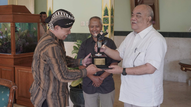 Audiensi komunitas Paseduluran Angkringan Silat