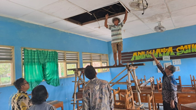 Proses perbaikan SMPN 2 Kalasan