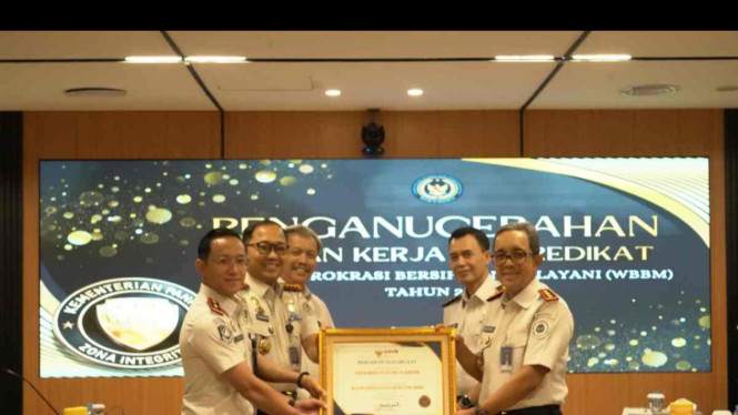 Kantor Imigrasi Wonosobo menerima penghargaan WBBM.