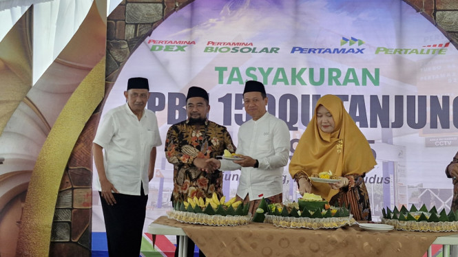 Prosesi potong tumpeng soft launching SPBU dan rest area di Kudus
