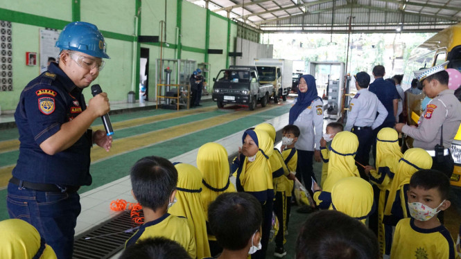 Pelakasanaan program Safety Tour bagi anak-anak