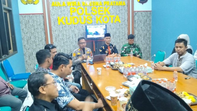 Suasana kegiatan "Ngopi Kamtibmas" di aula Polsek Kudus Kota.