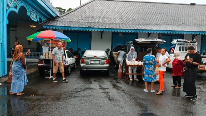 Pembagian Takjil Trah Keraton Kasunanan