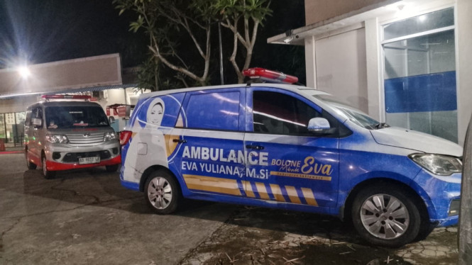 Ambulans beratribut partai terparkir 10 hari di Karanganyar