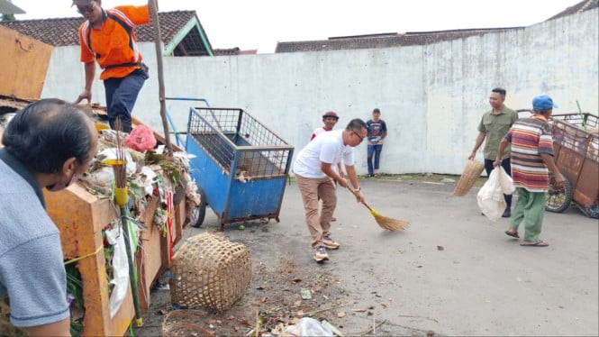 Tumpukan sampah masih terlihat di sejumlah titik di Karanganyar
