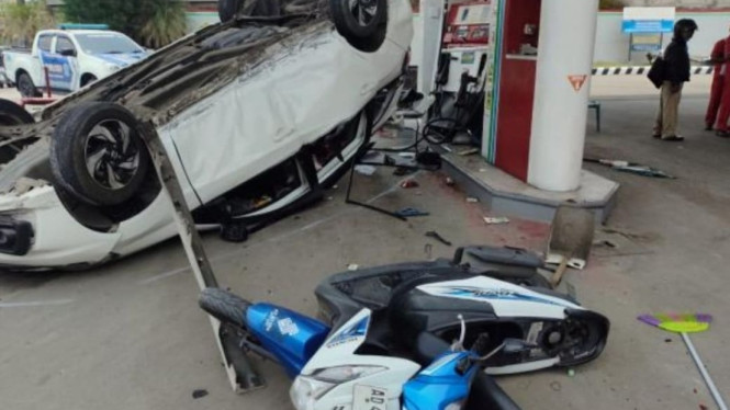 Mobilio Terguling di SPBU Sragen