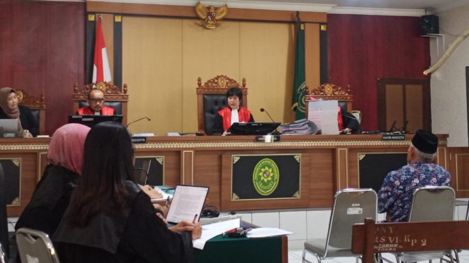 Terdakwa kasus Hibah Pariwisata, Sri Purnomo dalam persidangan