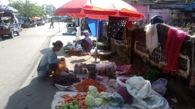 Pasar Sentolo Kulonprogo dalam kondisi sepi