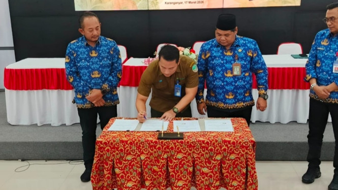 Bupati Rober Saksikan MoU Perhutani dan PUD Aneka Usaha
