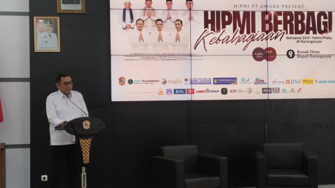 Sekda Karanganyar Kurniadi Dihadapan Anak Yatim
