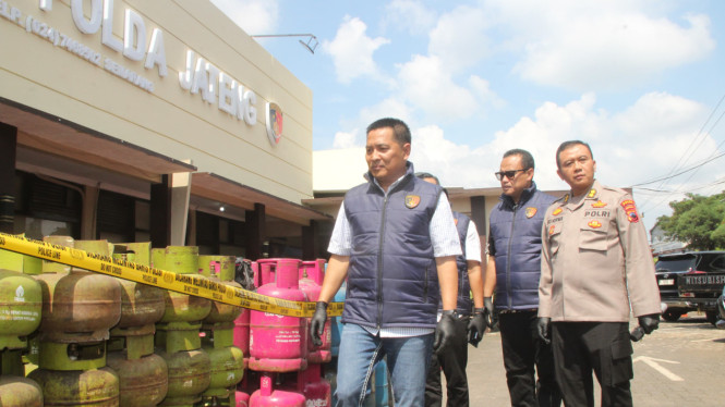 Polda Jateng Bongkar gudang pengoplos di Karanganyar
