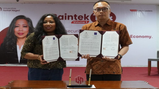 Wakil Rektor I Bidang Akademik, Agung Hendarto (kanan) bersama Suprapto Mctaggart