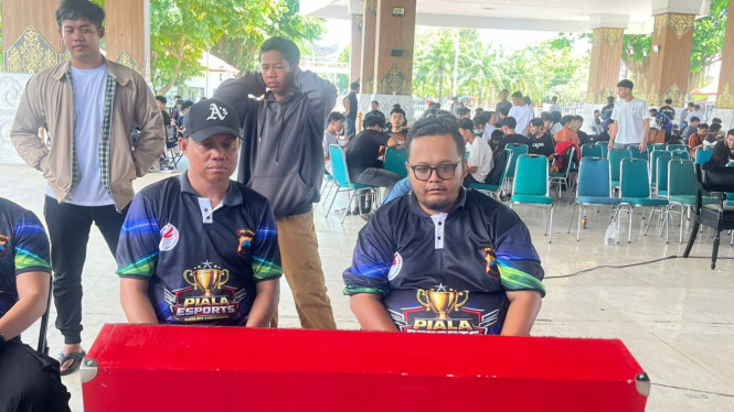 Kapolres AKBP Amran laga ESport lawan Ketua ESport